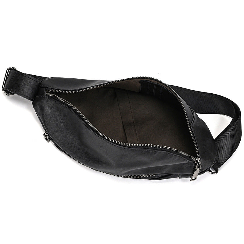 Sac de poitrine homme en cuir noir, compartiment principal ouvert