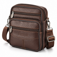 Sacoche ceinture homme en cuir brun, vue trois quarts