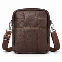 Sacoche ceinture homme en cuir brun, vue de dos